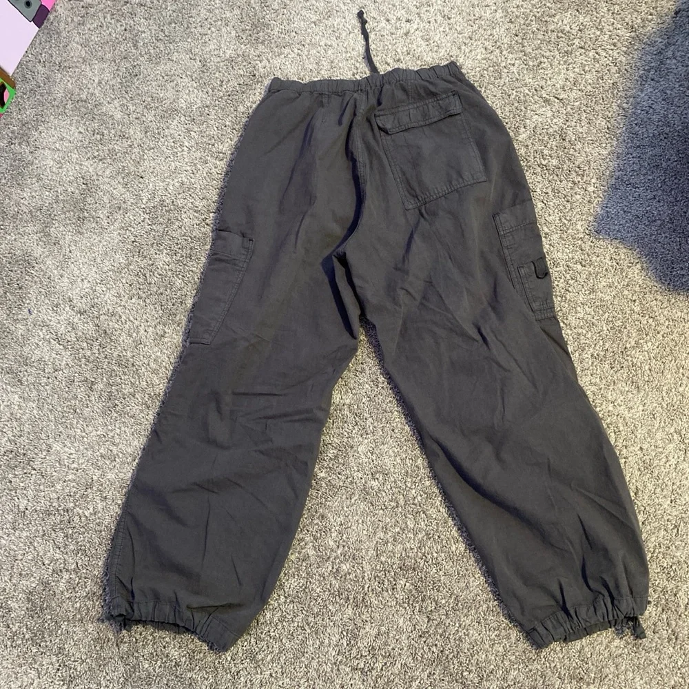 Jaded London size medium parachute cargo pants in color grey. - Picture 2 of 4